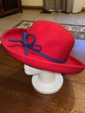 New Someone Special SS Red Ladies Hat 100% Wool Felt NWT One Size